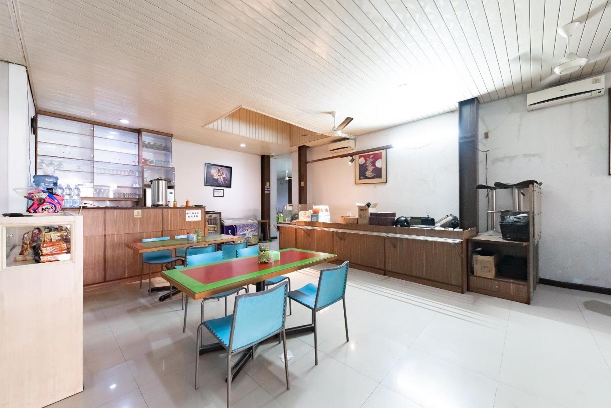 Hotel Reddoorz Near Pasar Baru Bandung